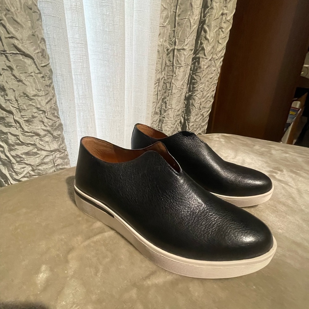 Gentle Soul by kenneth Cole slip on sneakers womens 7.5